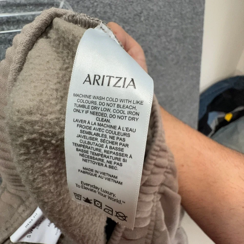 Aritzia Sweatpants Womens XS Tan Mega Fit Wide Leg Cozy Fleece Lounging Relaxed